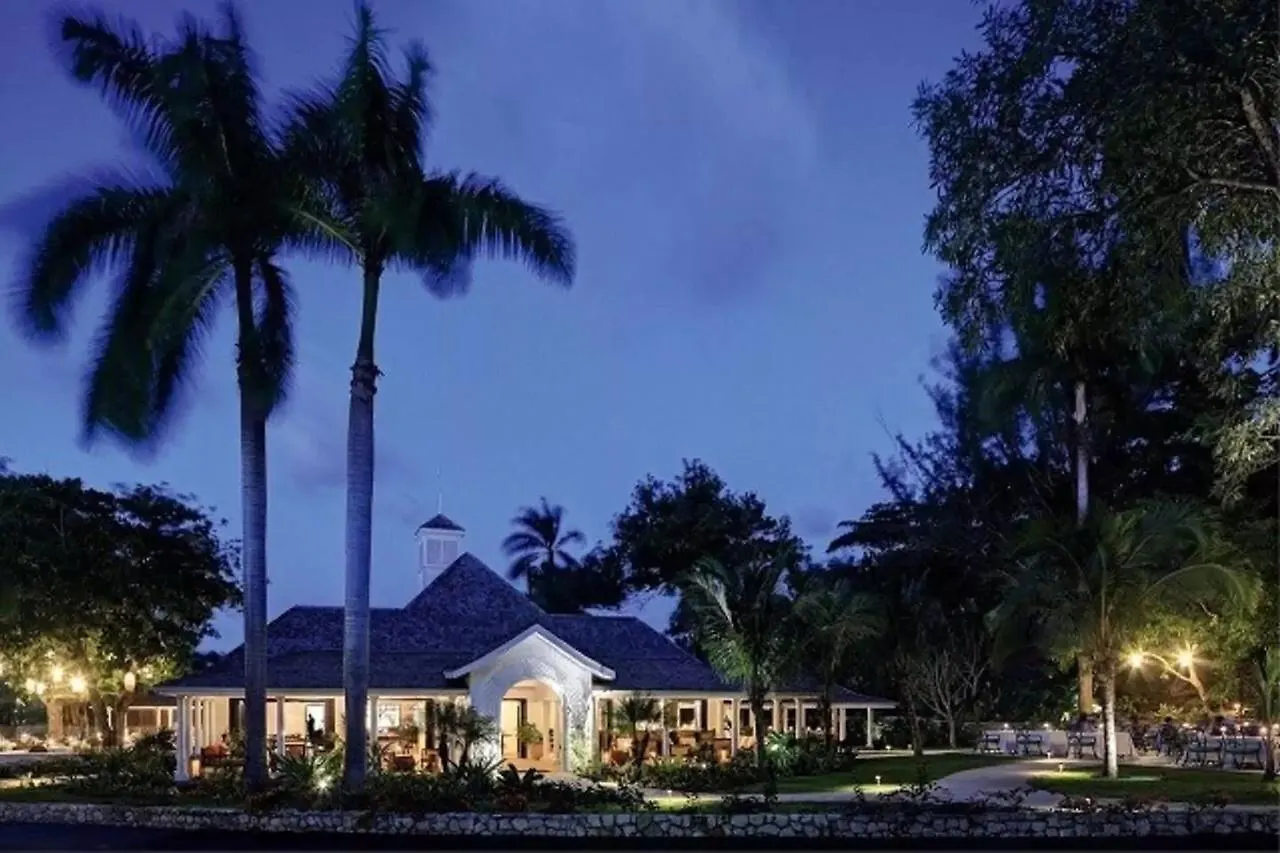 Luxury 2Br Home Facing Beach W/Pool Montego Bay #4 Ferienhaus